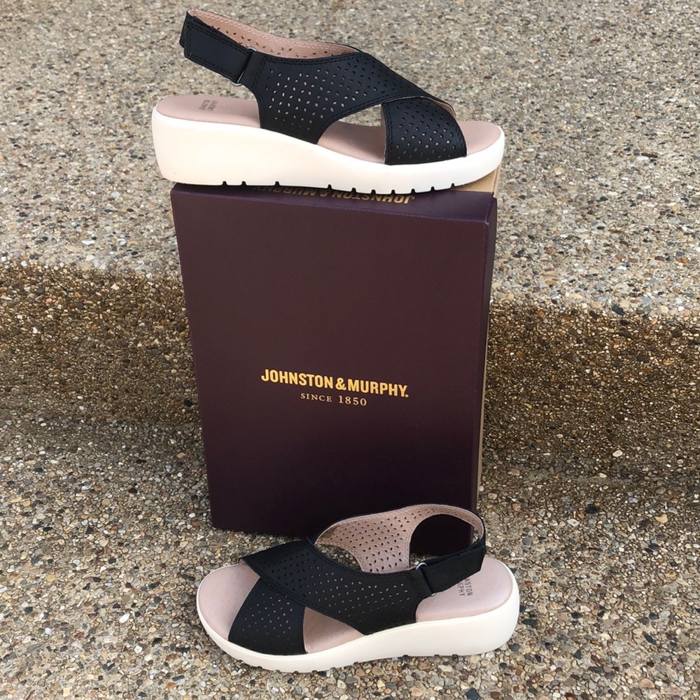 New w Box Johnston & Murphy city sandals,black,7.5